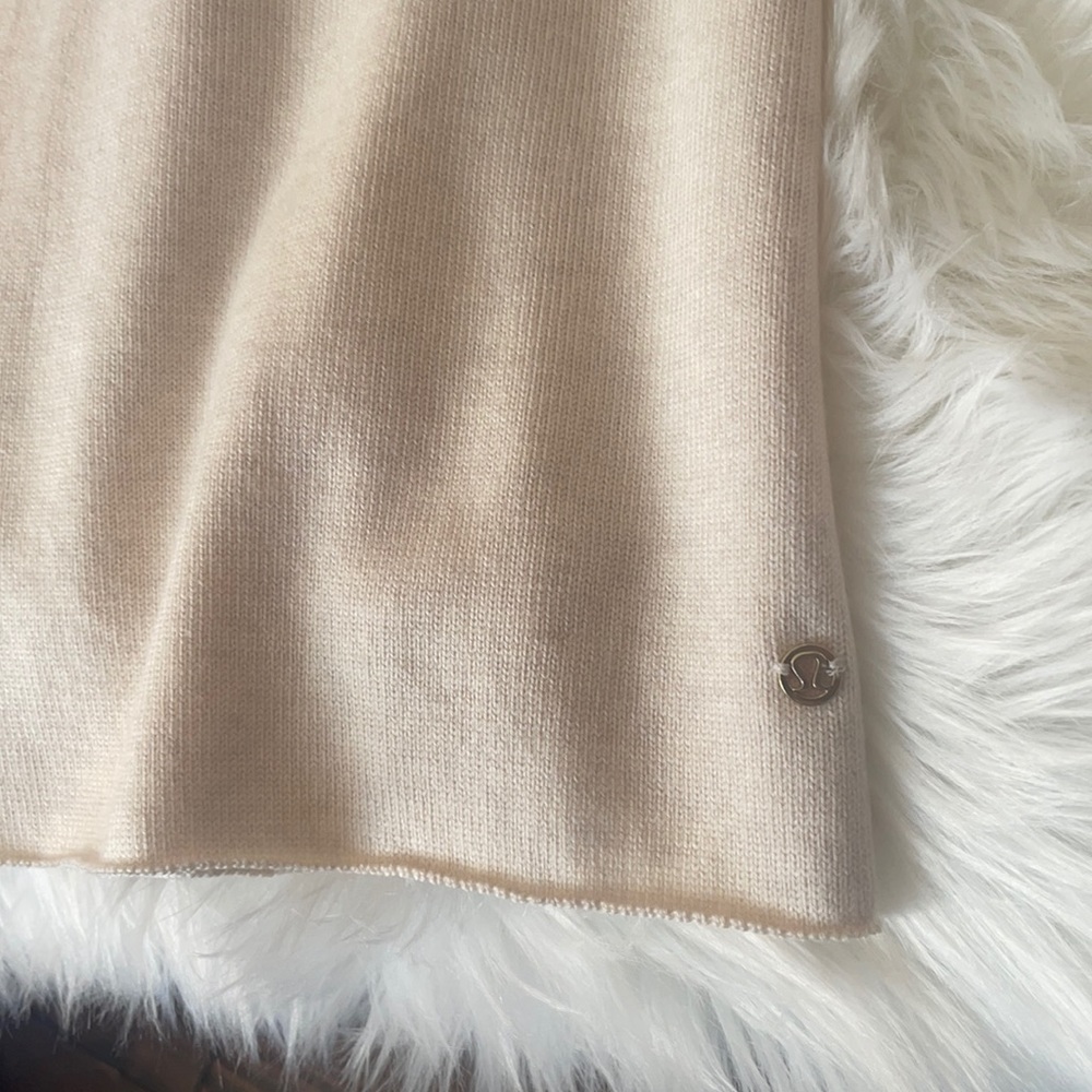 BNWOT LULULEMON SCARF